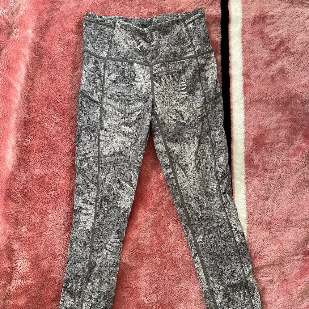 Lulu Lemon Swift Speed Leggings Size 6